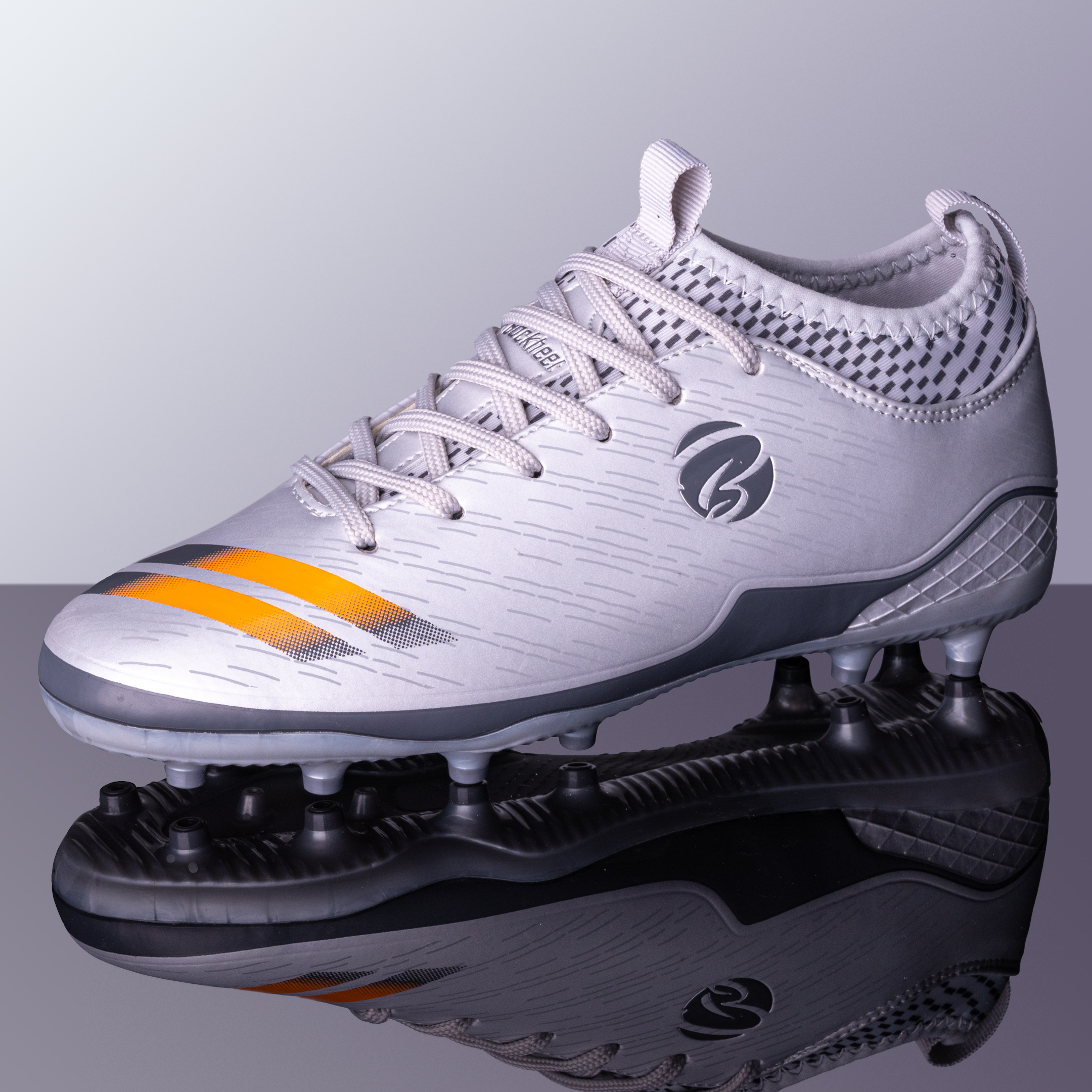 Спортивные футбольные бутсы Backheel SILVER 210667 с шипами мужские размер 45 3324₽