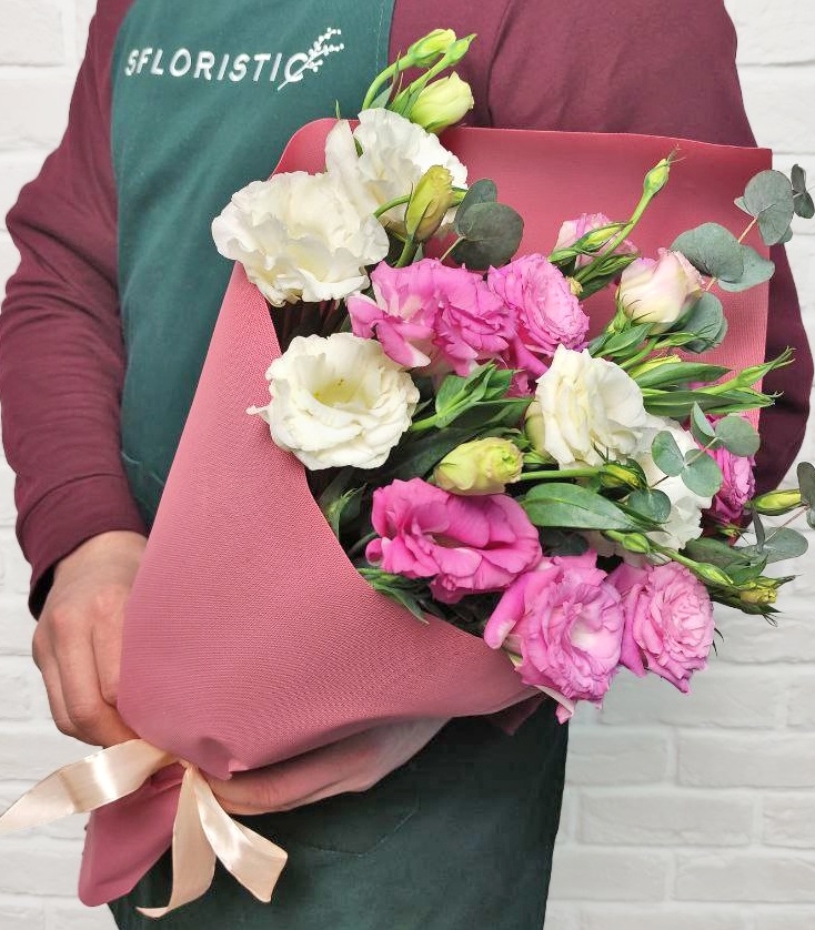 

Букет цветов Studio Floristic лизиантус эустома 30 см x 50 см белый розовый Комплимент, Комплимент