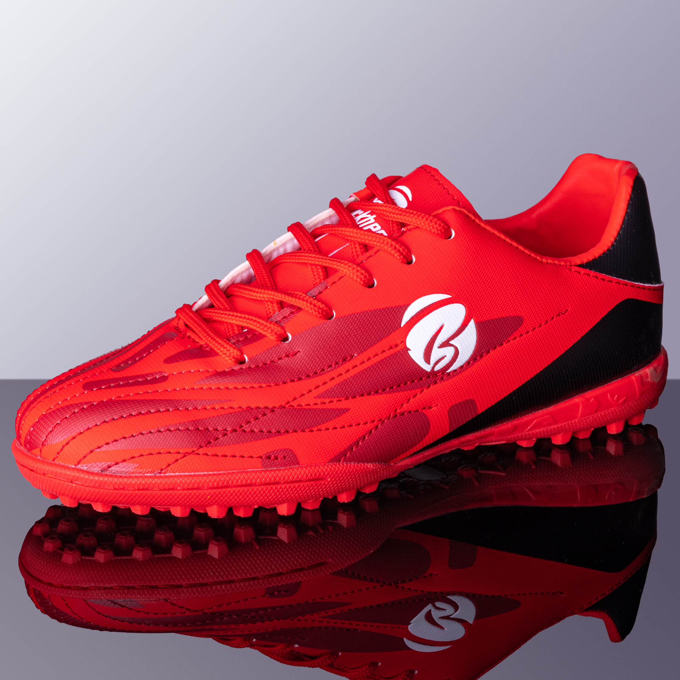 

Спортивные футбольные бутсы Backheel RED 210704 многошиповые мужские размер 41, Красный;черный, 210704