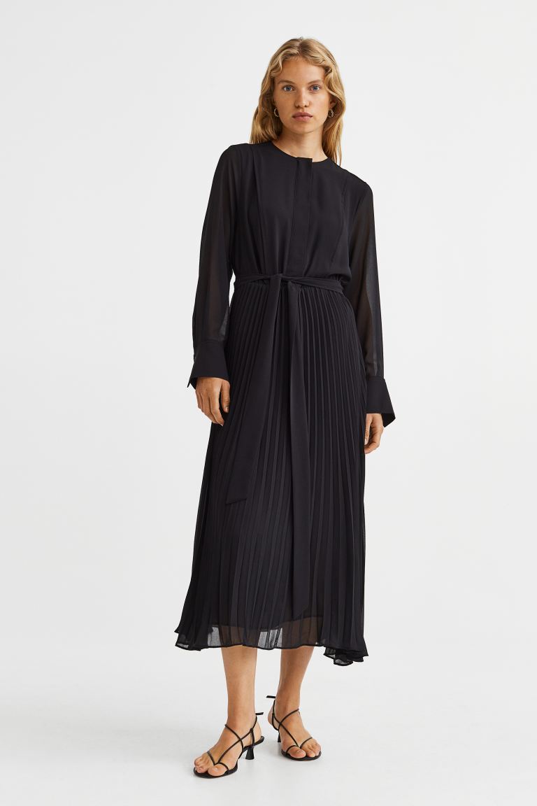 

Платье женское H&M 1091153003 черное M (доставка из-за рубежа), 1091153003