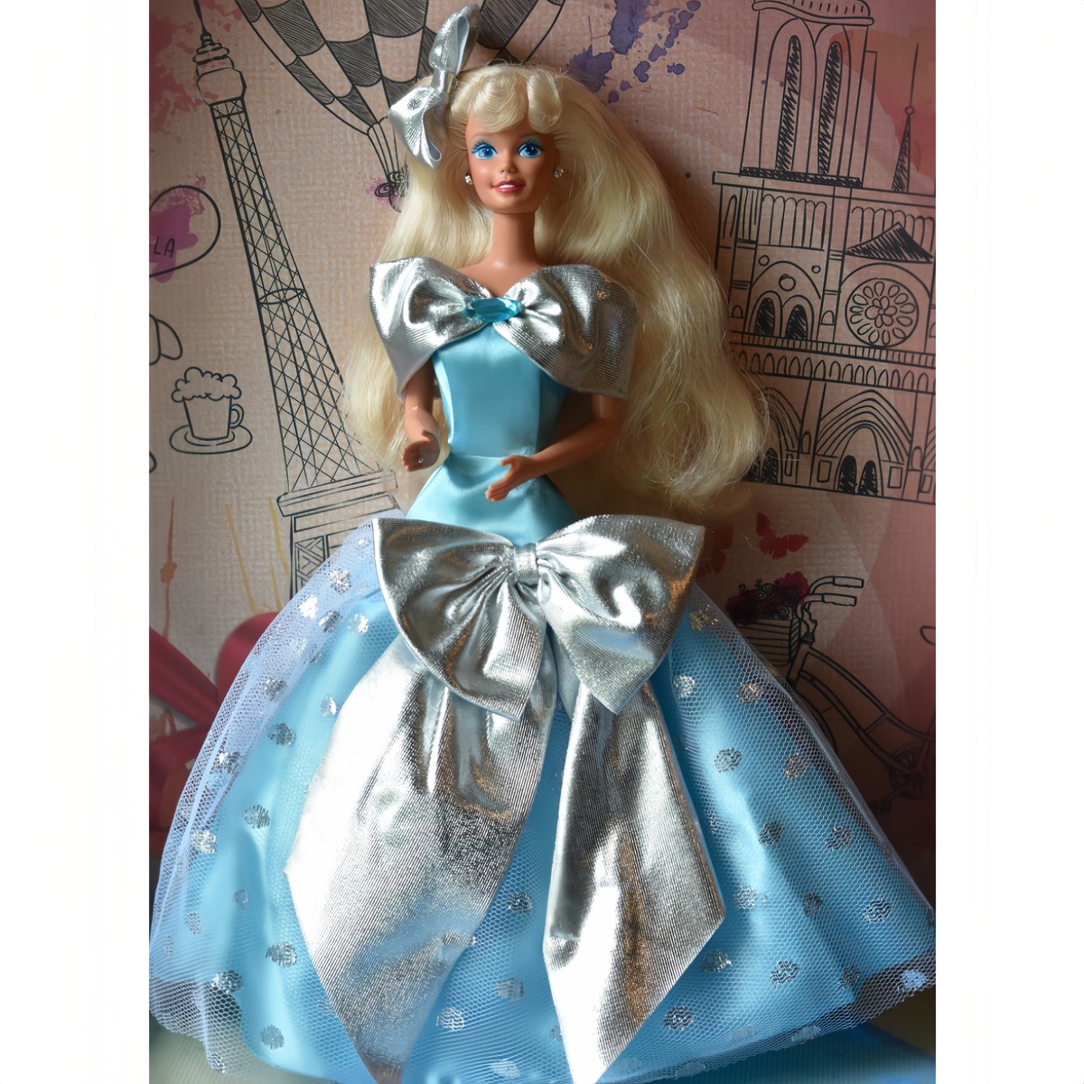 

Кукла Barbie высотой 30 см