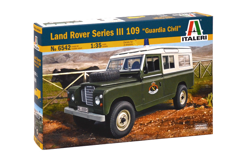 

Сборная модель Italeri 1/35 Автомобиль LAND ROVER Серия III 109 "Гражданская охрана" 6542