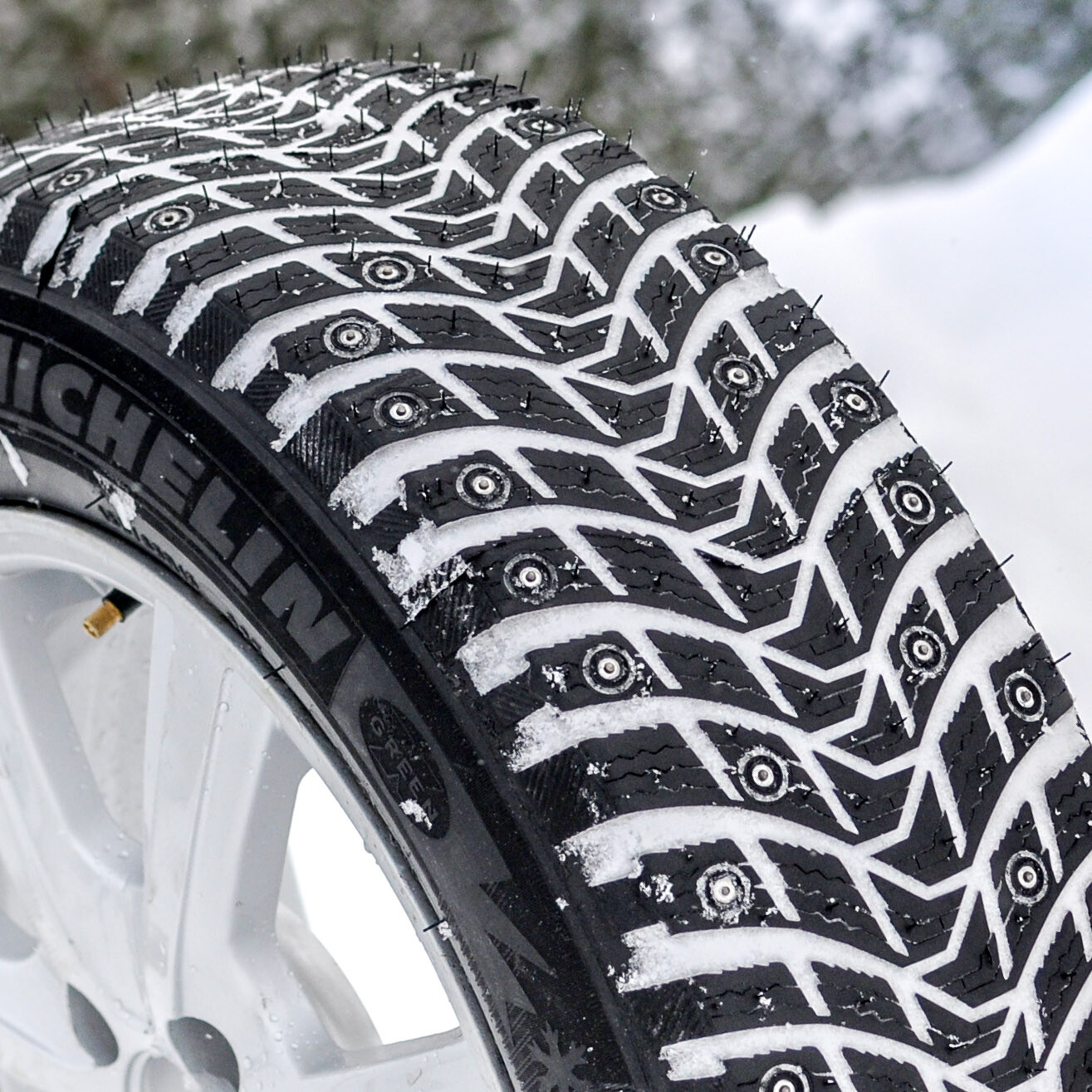 Мишлен зимняя шипованная. Мишлен x Ice North 3. Шип Michelin x-Ice North 3. Michelin x-Ice North 3 r15. Шины Michelin x-Ice North 4.