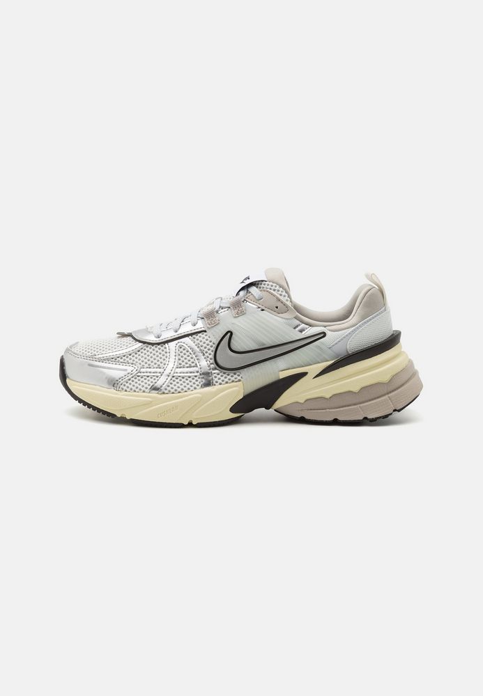 Кроссовки унисекс Nike NI111A1C9 серые 40 EU