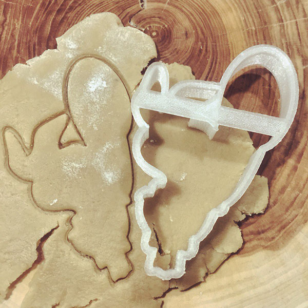 

Выемка для теста Винни Пух. Пяточок с шариком 11 см., Белый