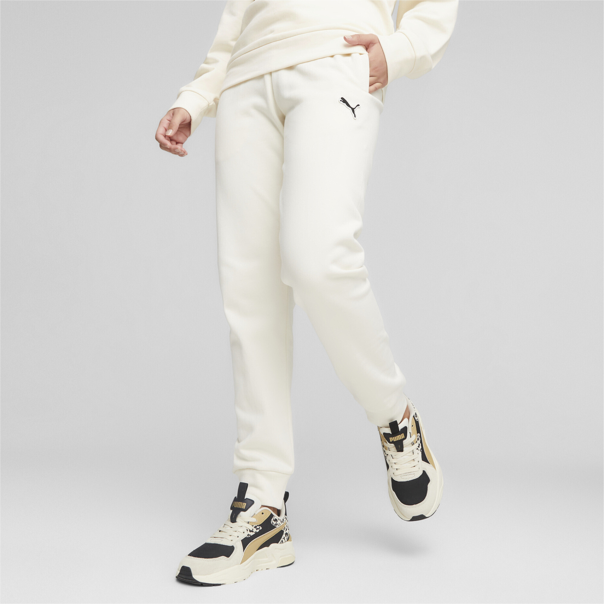 Спортивные брюки женские PUMA Better Essentials Pants Cl Fl белые XL