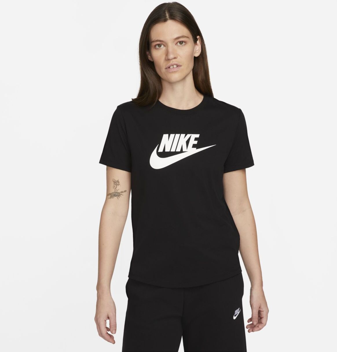 Футболка женская Nike W Sportswear Essentials Logo T-Shirt черная M