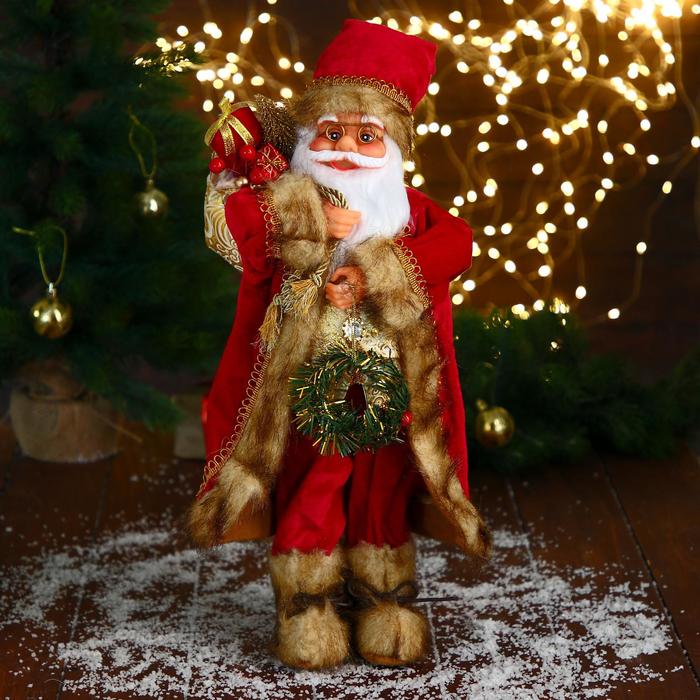 Новогодняя фигурка Зимнее волшебство Дед Мороз в золотом кафтане с венком 20x22x45 см