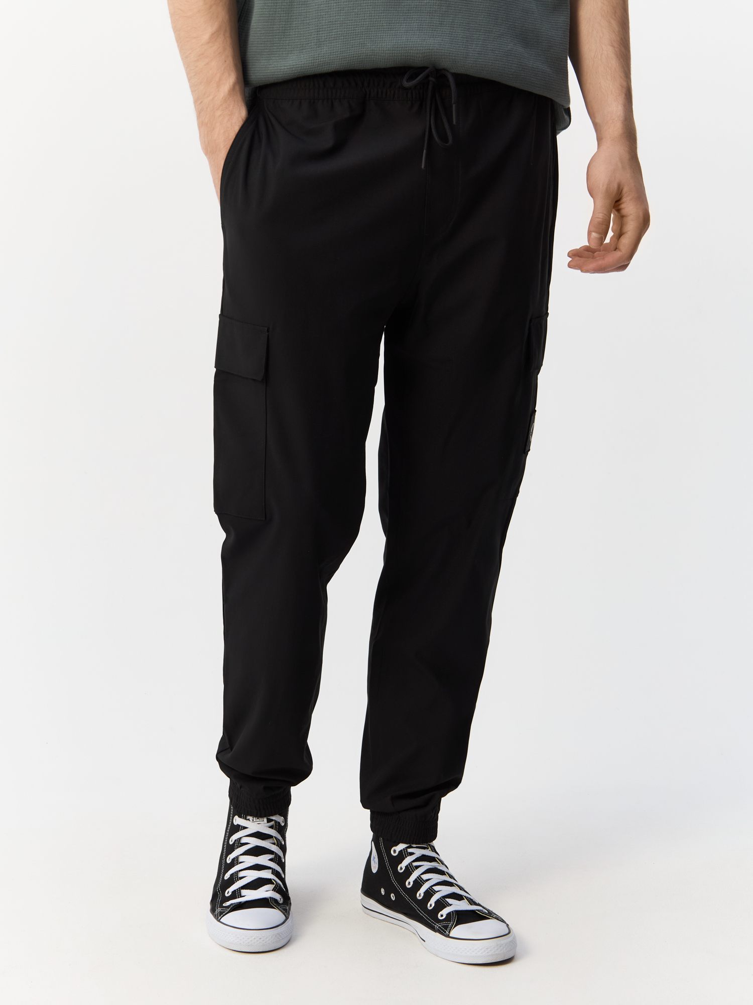 

Спортивные брюки Calvin Klein Jeans J30J325925 черные XS, Черный, J30J325925