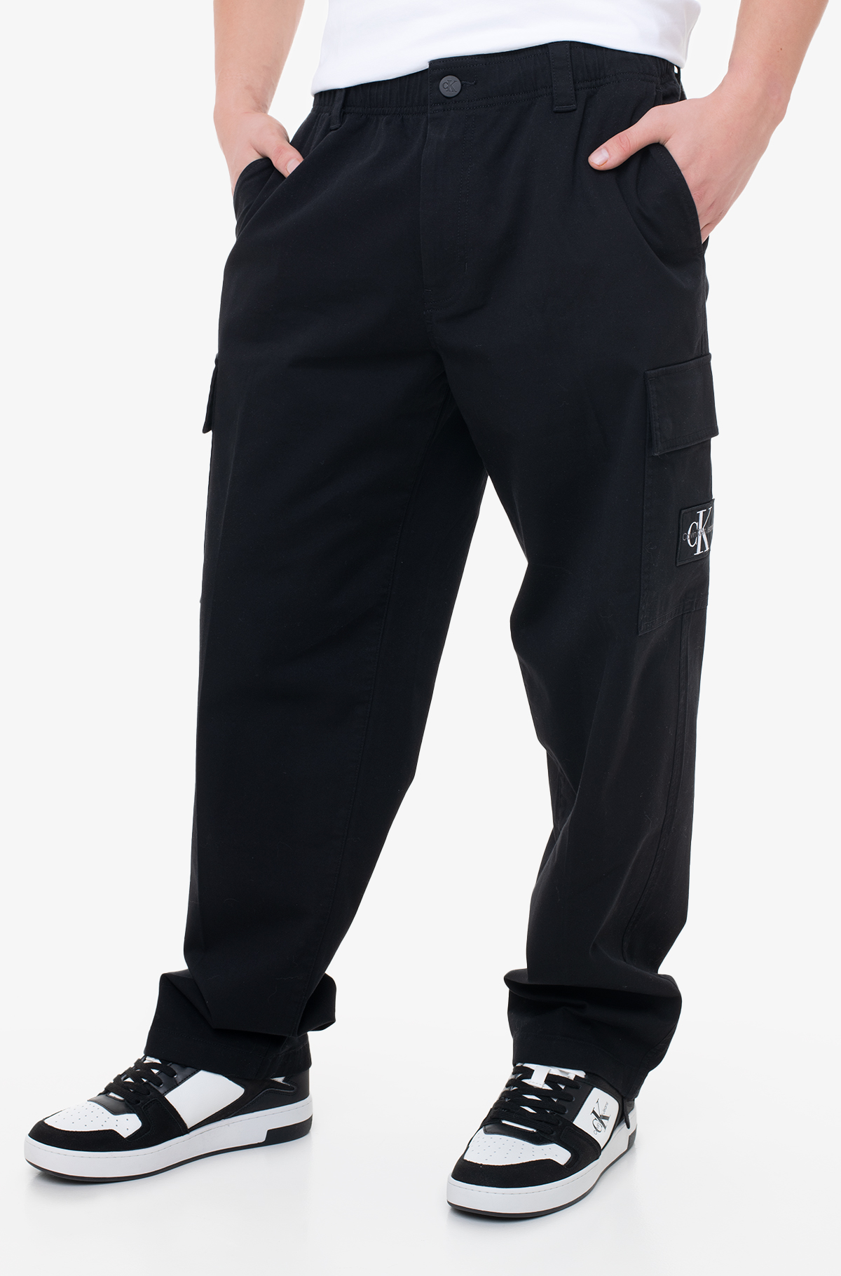 Брюки Calvin Klein Jeans для мужчин чёрные-BEH размер 32-34 J30J326829 12590₽