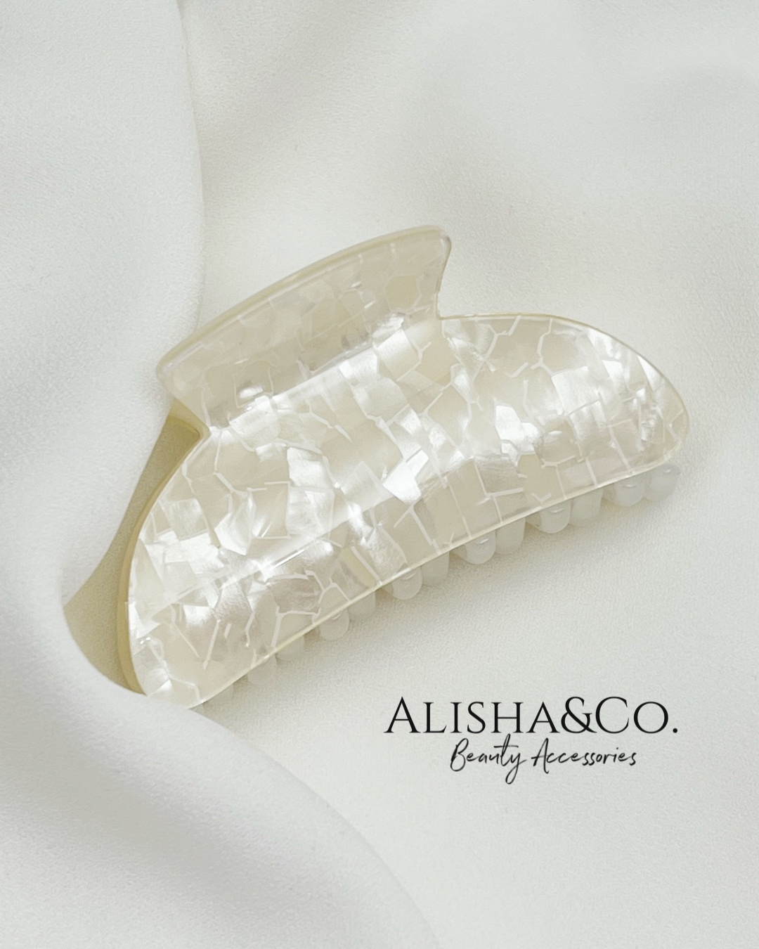 Заколка-краб женская AlishaCo Middle Shell pearl 1 шт 360₽