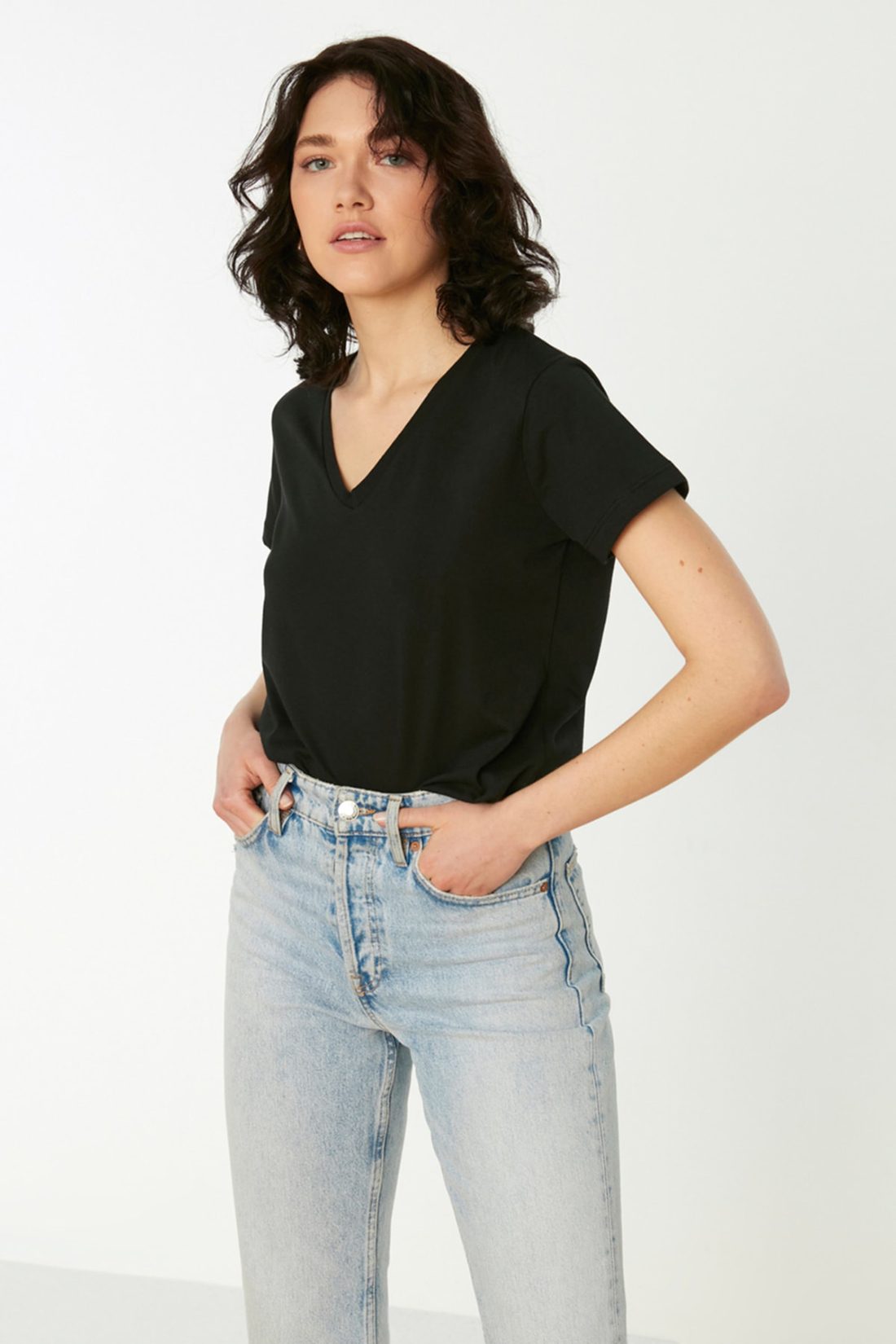 

Комплект футболок женских Trendyol TWOSS20TS0142 разноцветных M, TWOSS20TS0142