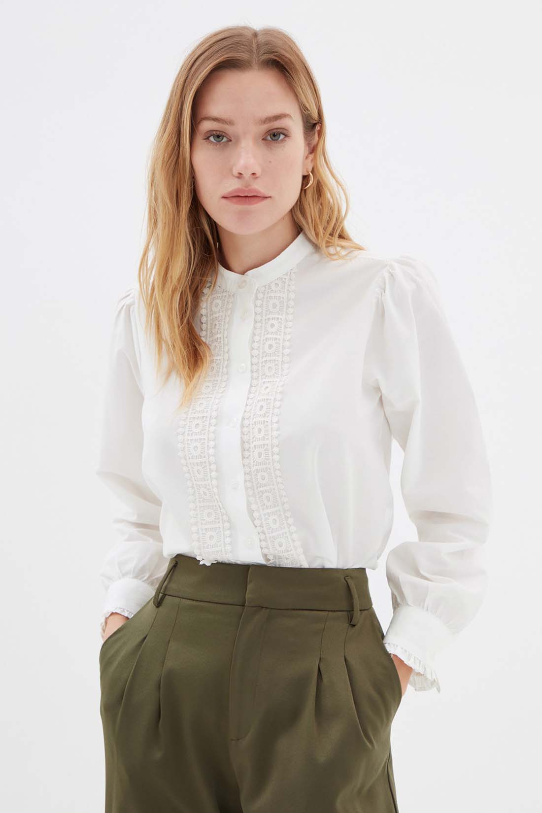 

Блуза женская Trendyol TWOAW22GO1140 белая 38 EU, trendyol TWOAW22GO1140