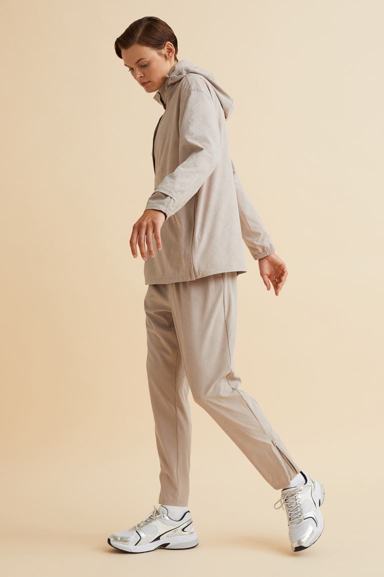

Брюки женские H&M 1096499001 бежевые S (доставка из-за рубежа), Бежевый, 1096499001