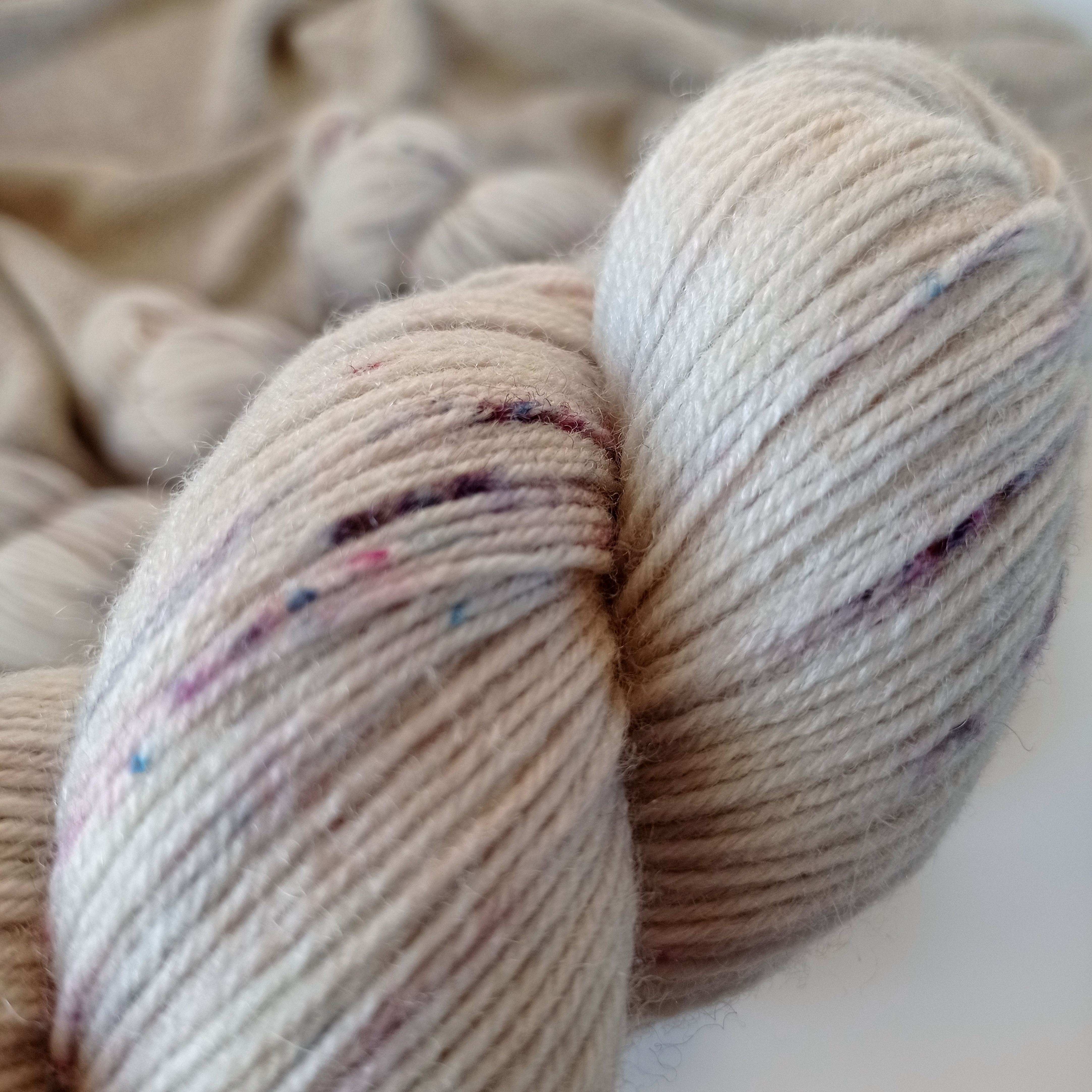 Носочная пряжа Wonder Yarn 75% шерсть меринос 25% полиамид, 420м/100гр, жемчужина