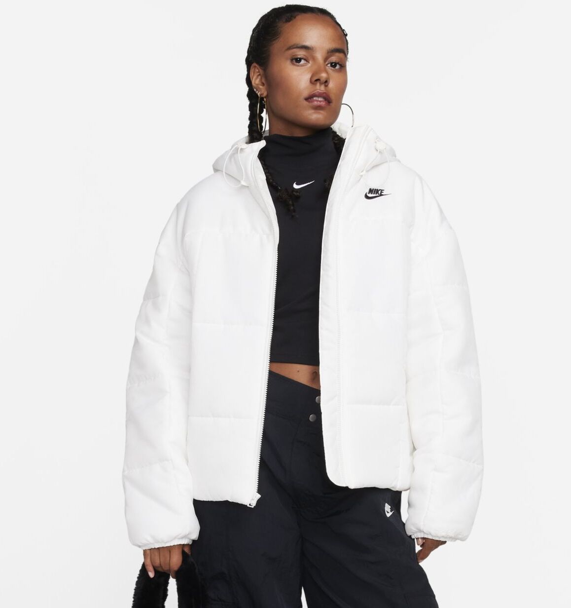 Куртка женская Nike W Sportswear Classic Puffer Therma-FIT Loose Hooded Jacket белая XS