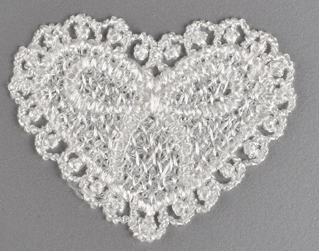 фото Кружевная аппликация сердце с бантиком, 5,5 см, 50 штук, арт. tby.3014 (количество товаров kruzevo