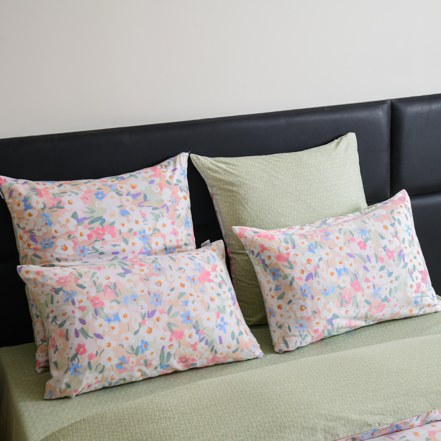 

Комплект постельного белья VIVA - HOME TEXTILE полутораспальный C616157