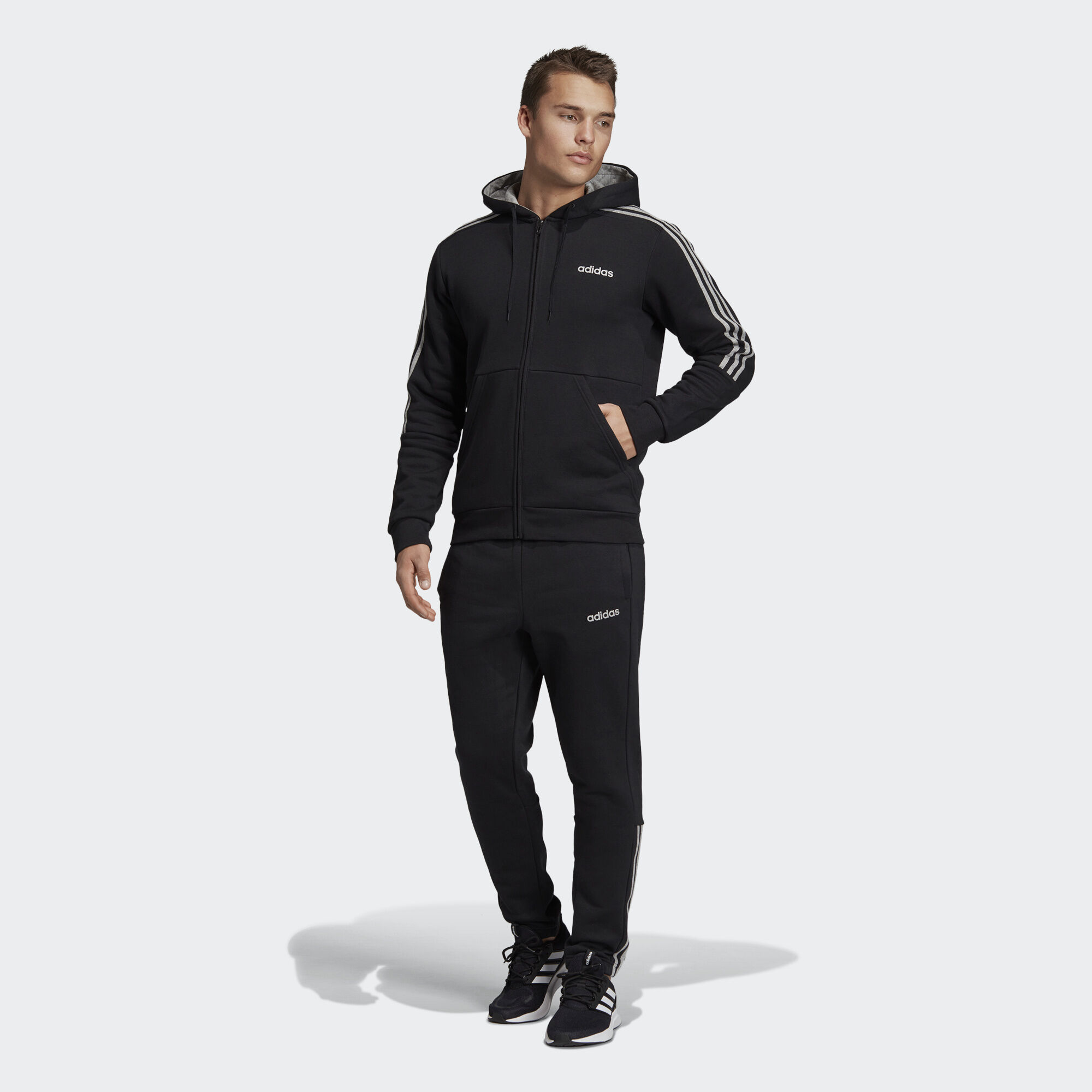 

Костюм мужской Adidas EI6203 черный XS, EI6203