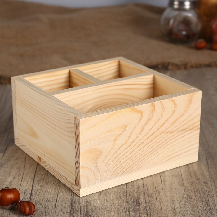 

Подставка Квадрат из СОСНЫ, с 3мя отсеками, 15x15x8 см
