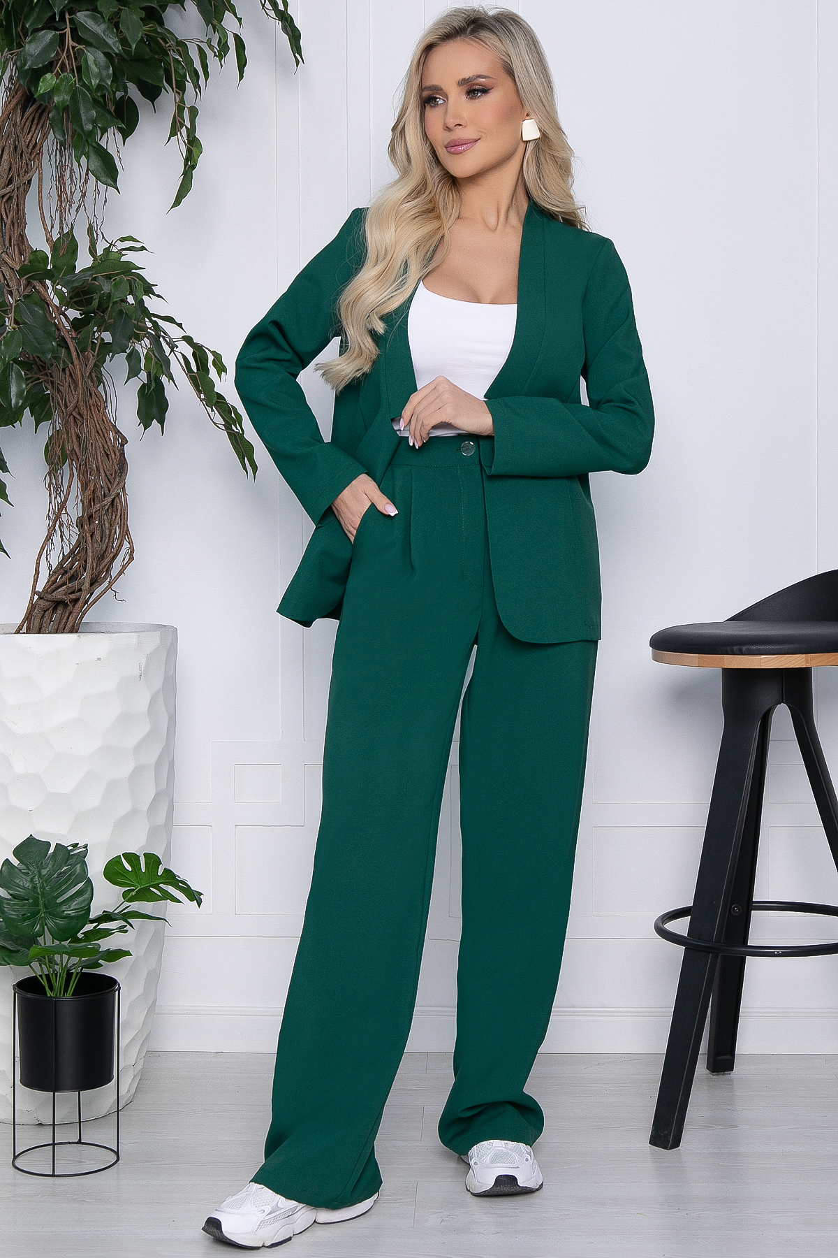

Костюм женский LT Collection В моменте зеленый 52 RU, В моменте