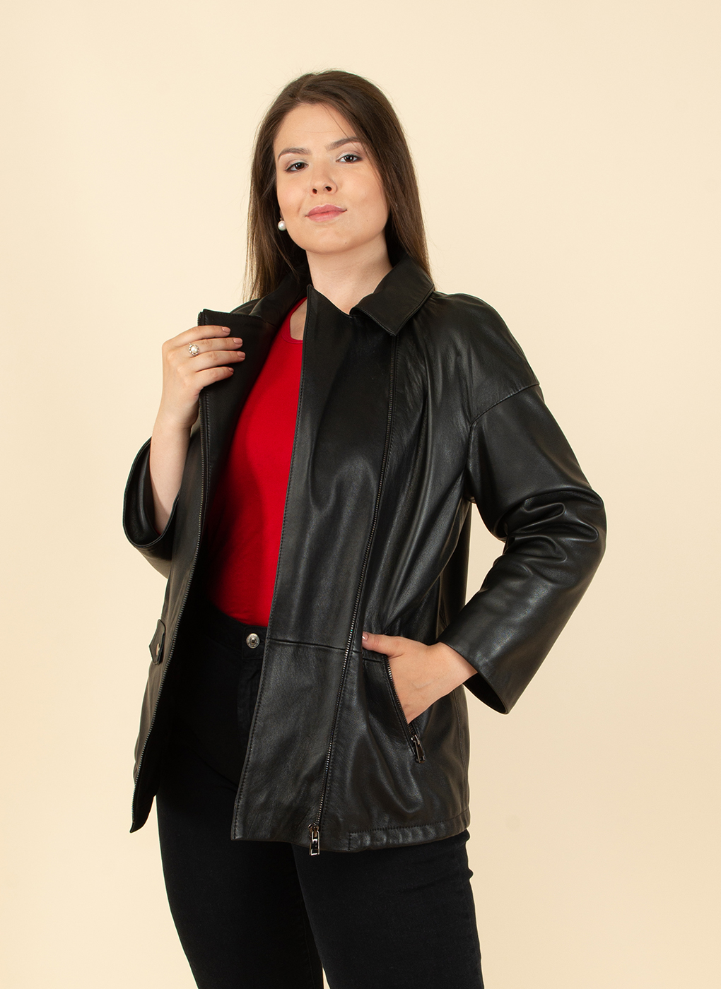 Кожаная куртка женская Каляев 52511 черная 48 RU