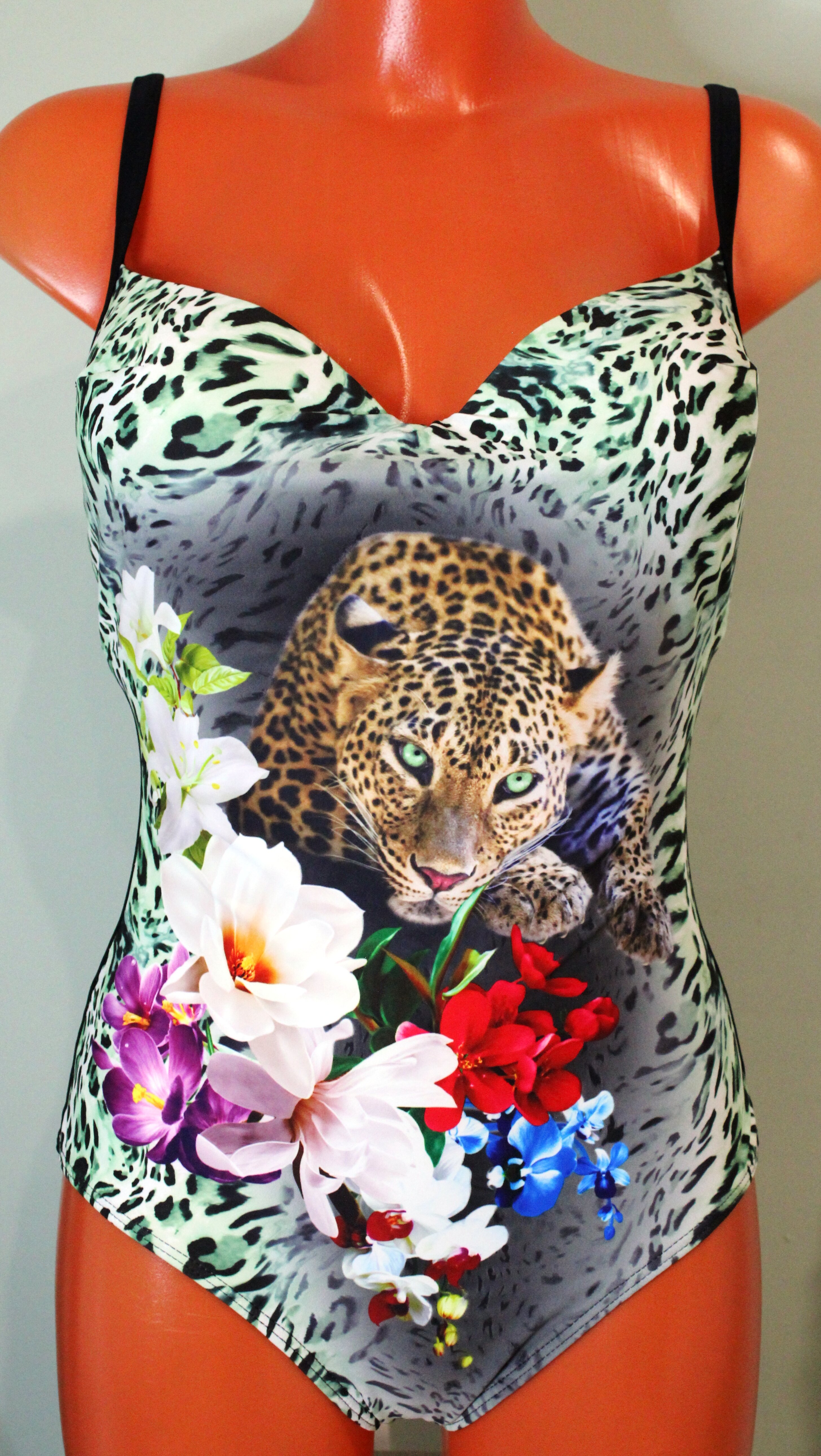 Купальник слитный женский T&T 528 разноцветный 50 RU