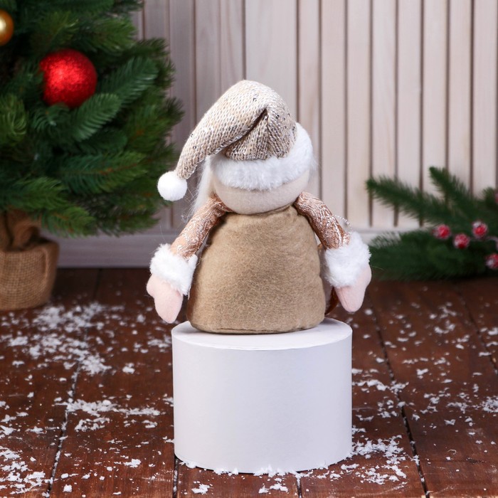 Фигурка новогодняя Зимнее Волшебство Дед Мороз в колпаке сидит 9692565 Разноцветный 22 см