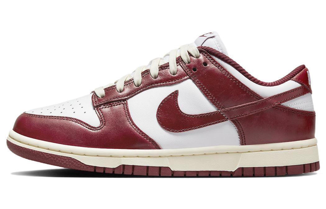 

Кеды унисекс Nike Dunk Low PRM Team Redand White бордовые 43 EU, Бордовый, Dunk Low PRM Team Redand White