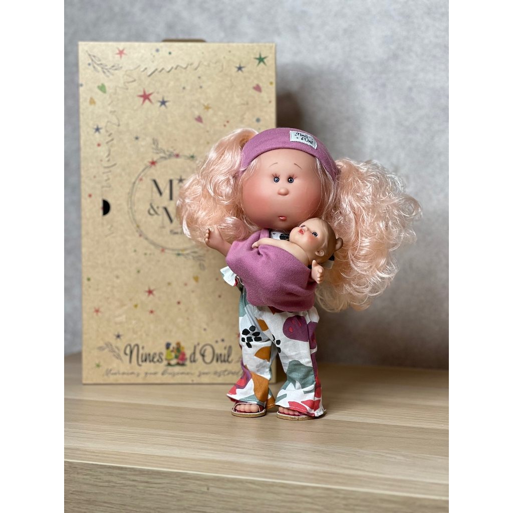 

Кукла Nines виниловая 30см MIA CASE (3409A)