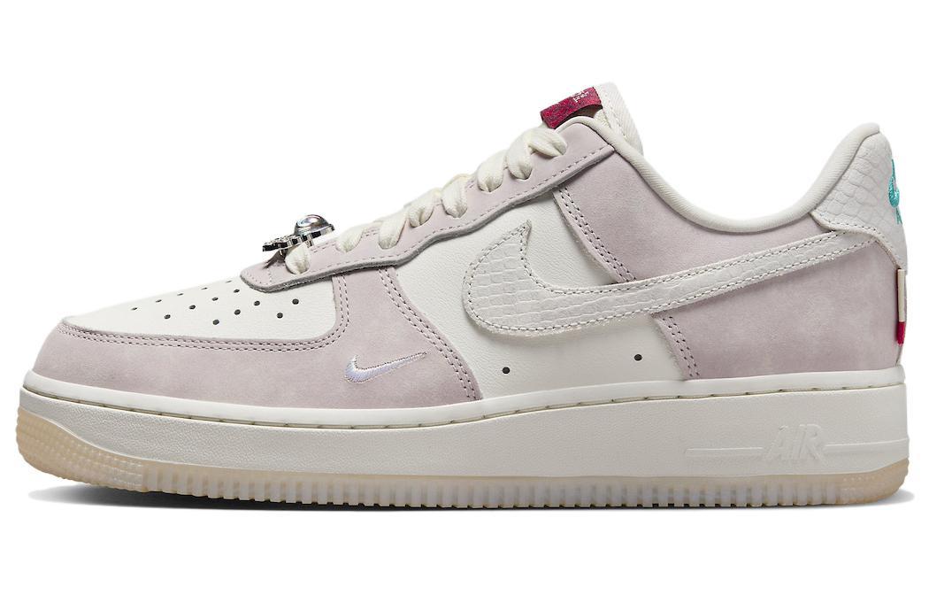 

Кеды унисекс Nike Air Force 1 Low Year of the Dragon серые 35.5 EU, Серый, Air Force 1 Low Year of the Dragon