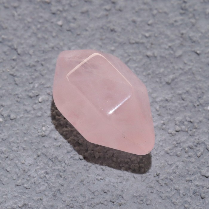 фото Заготовка для творчества кристалл розовый кварц, натуральный камень, 0,8х1,5 см nobrand
