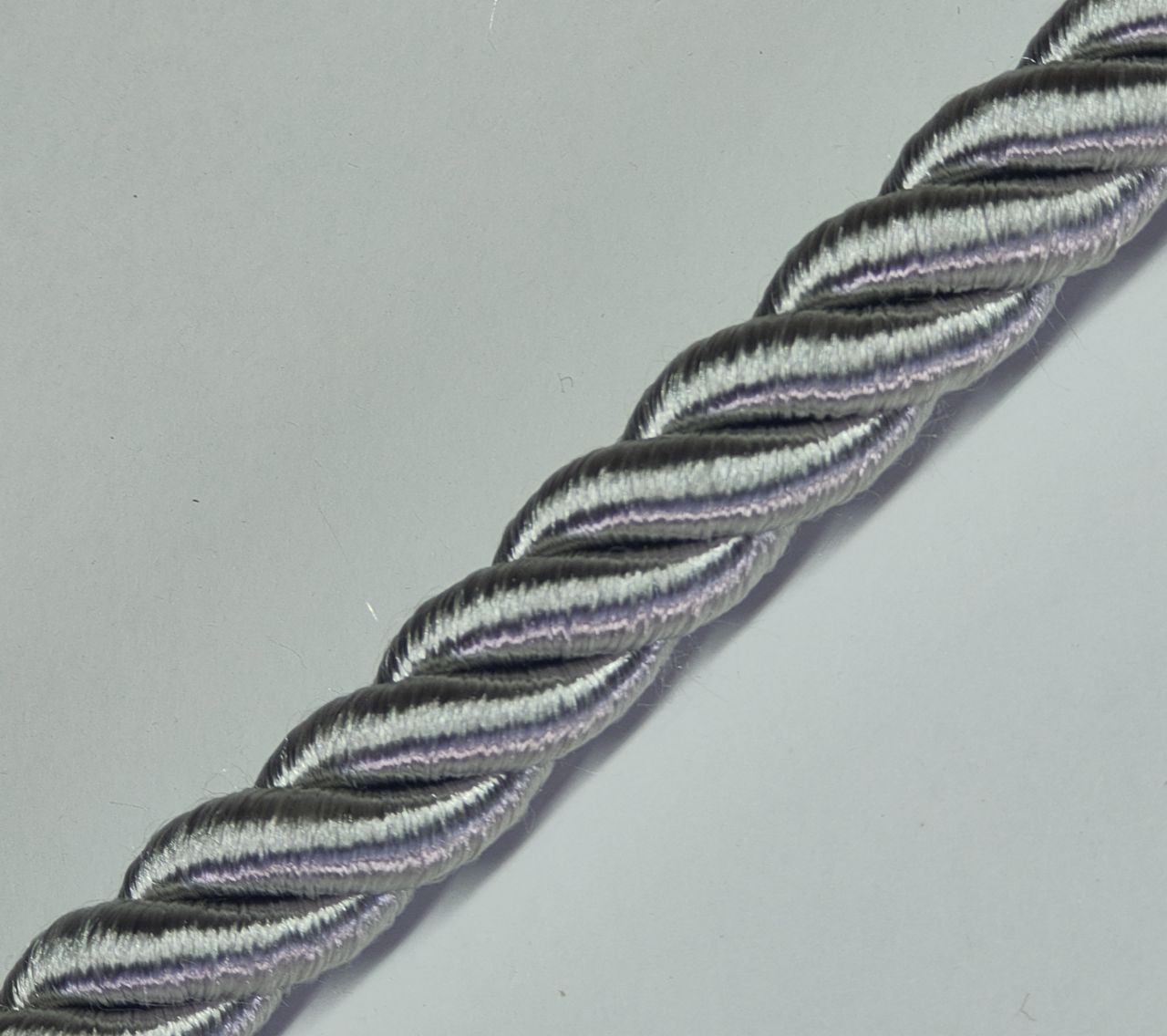 

Шнур декоративный idealtex 15Ш-8-3.0 , длина 8 м, диаметр 15 мм, Серебристый, 15ш3.0