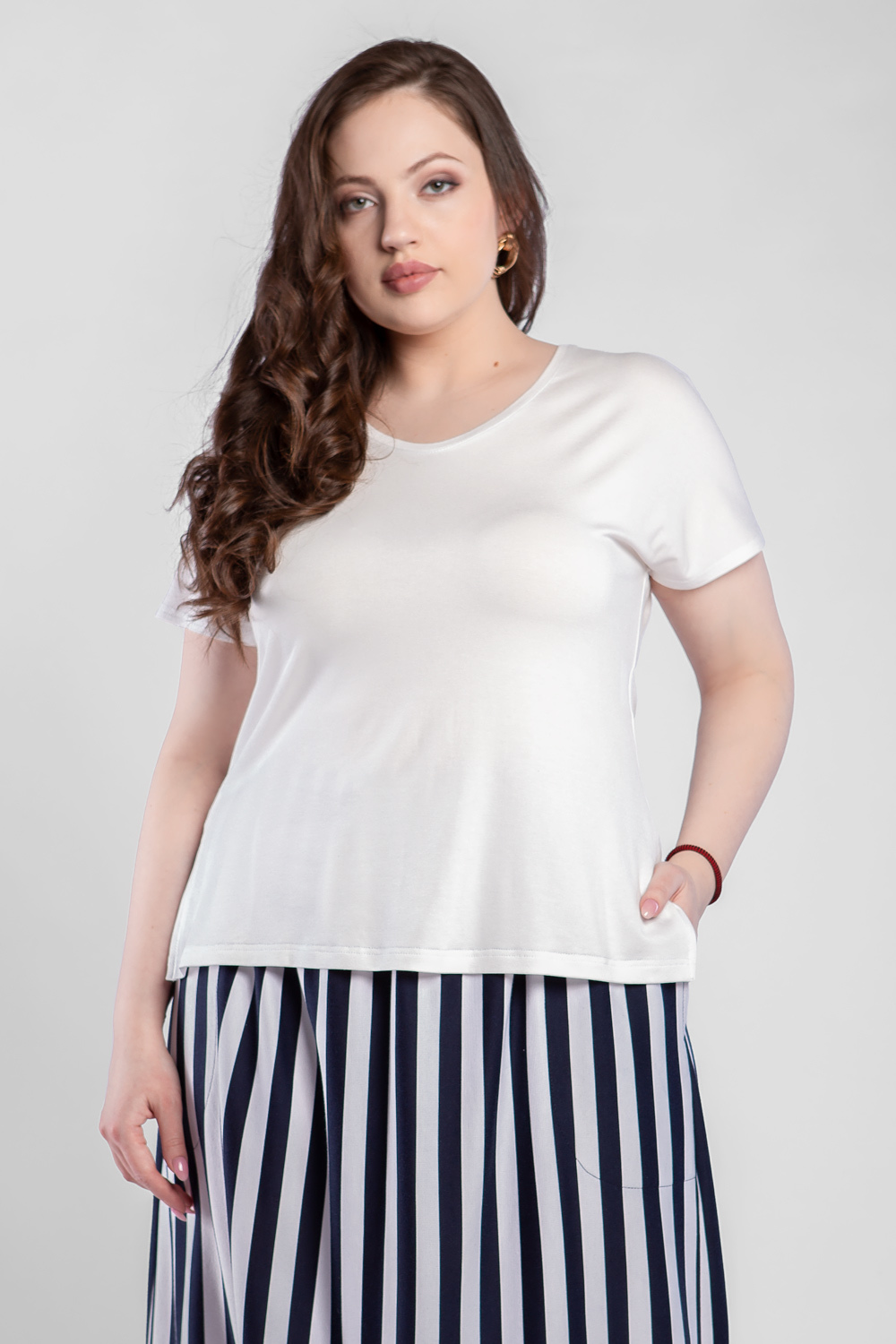 

Футболка женская ARTESSA FU00103WHT02 белая 64-66 RU, FU00103WHT02