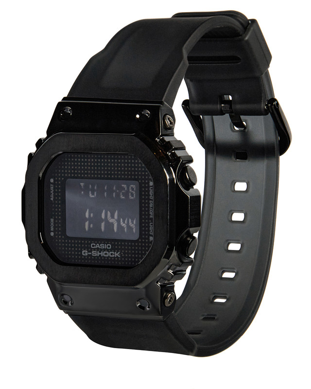 

Наручные часы мужские Casio GM-5600B-1D, GM-5600B-1D