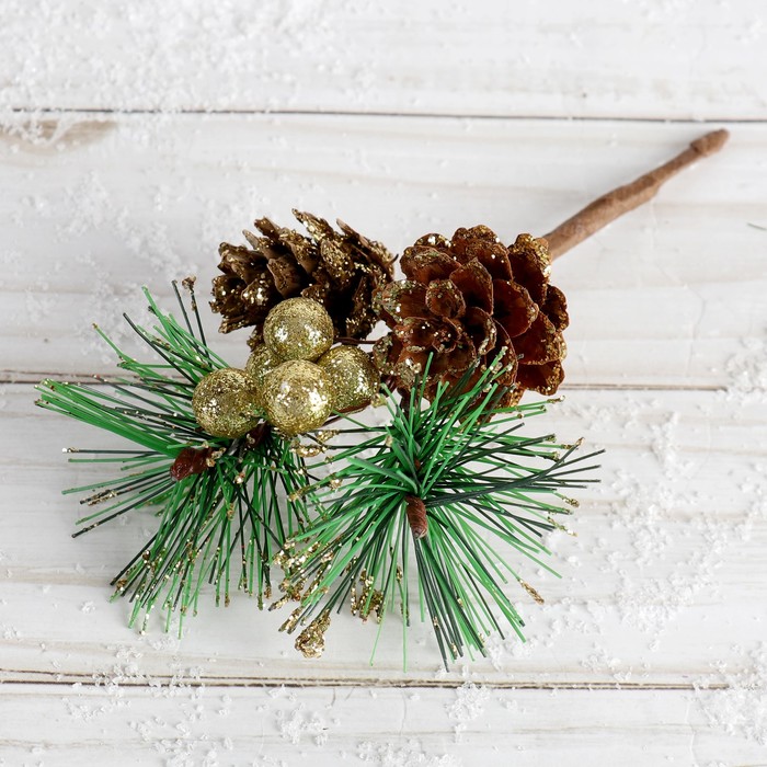 

Декор "Зимние грезы" две шишки ягодки хвоя 15 см (2 шт.)