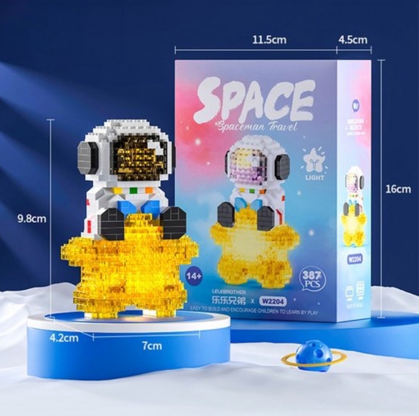 

Конструктор светильник 3D космонавт