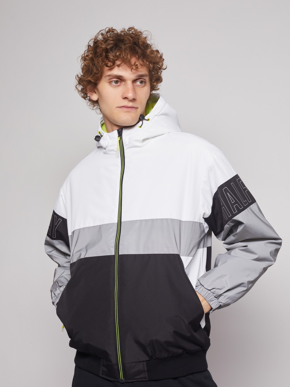 

Куртка мужская Zolla 012345102194 черная 2XL, 012345102194