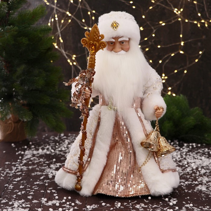 Новогодняя фигурка Зимнее волшебство Дед Мороз с шишками и посохом двигается 7856843 1 шт.
