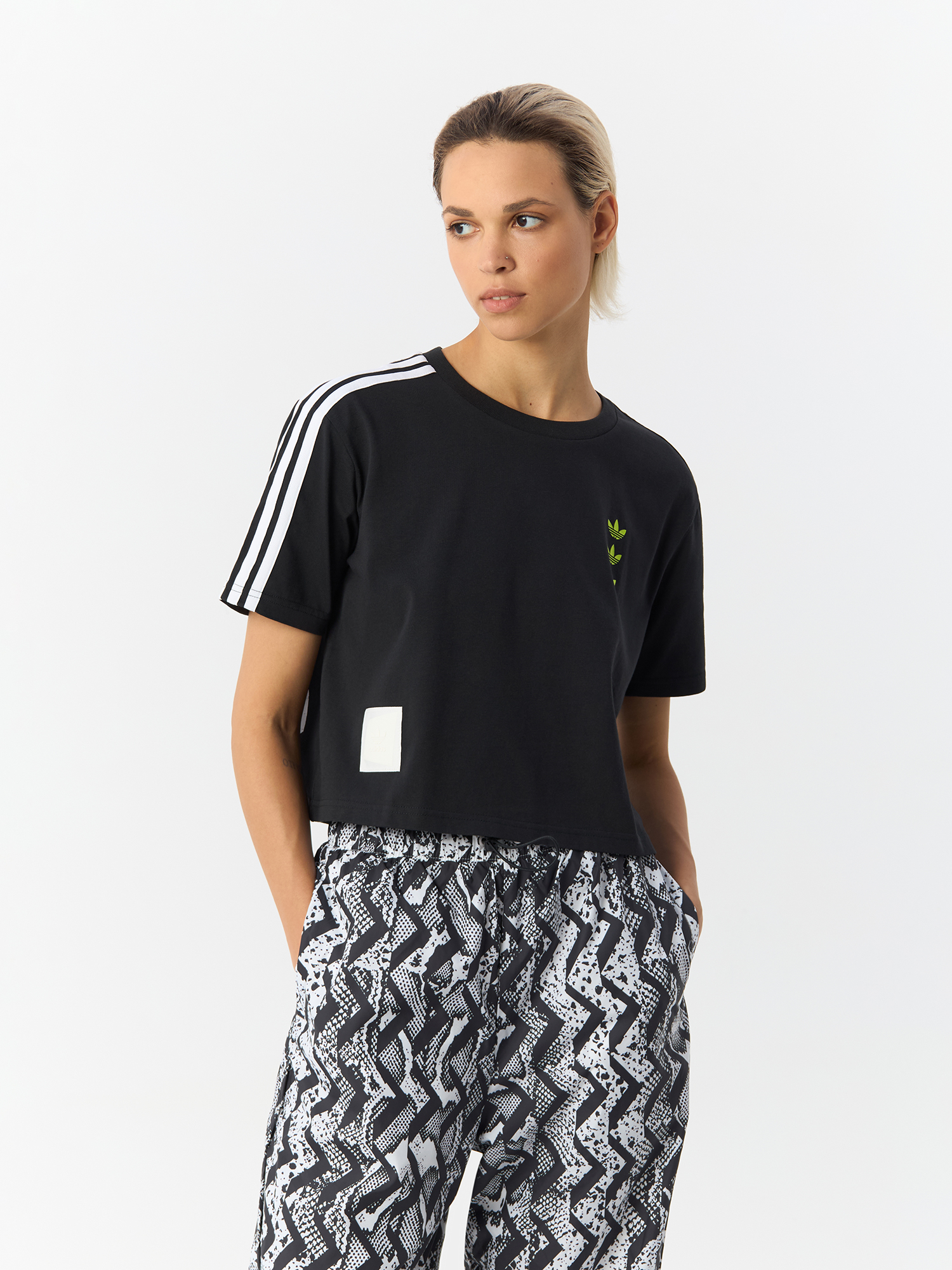 Футболка женская Adidas Originals Trefoil Tee Ss HA4716 черная 38 RU