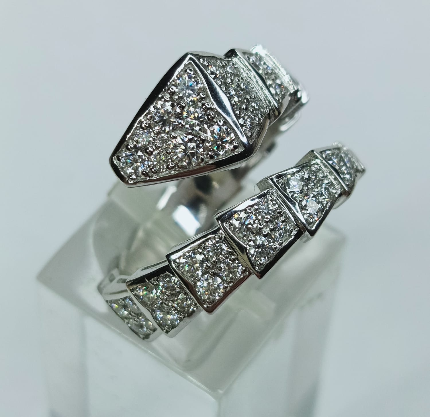 

Кольцо из золота р. SKOROBOGATOV JEWELRY SJ585КЗМ, муассанит, SJ585КЗМ