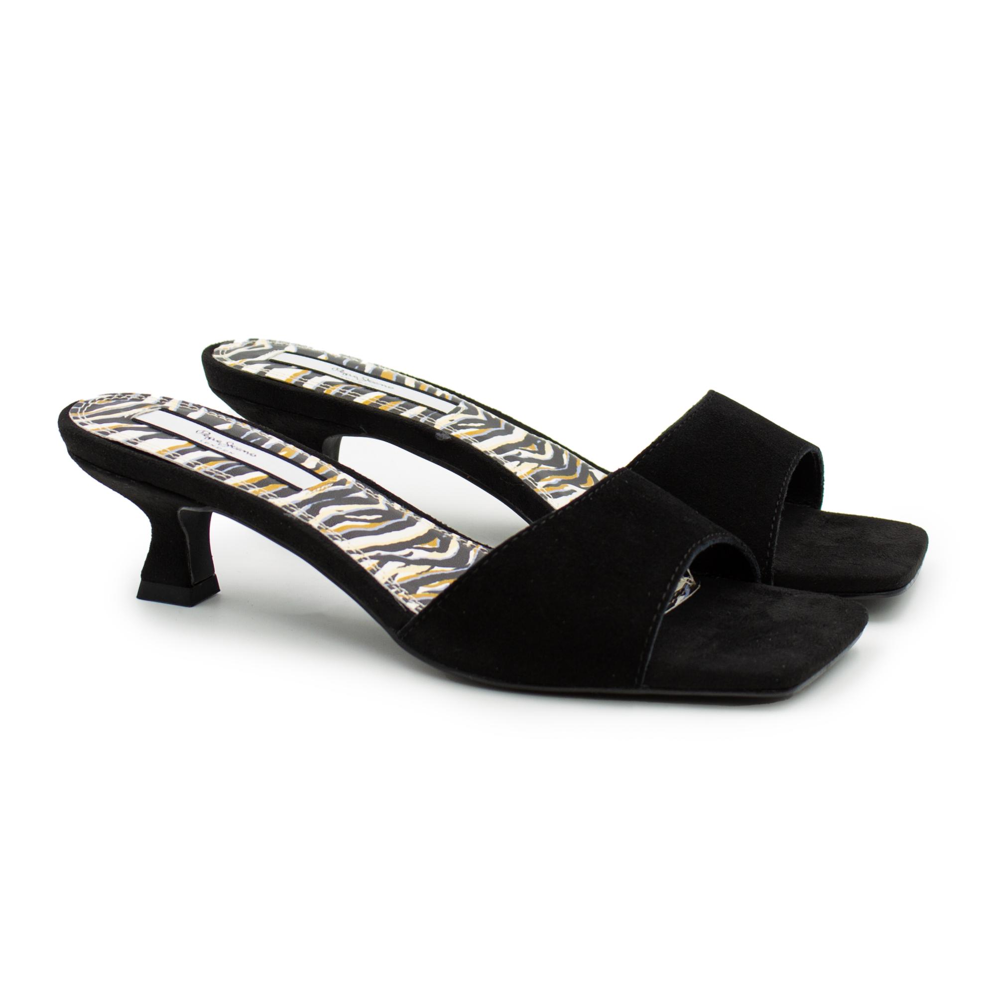 

Шлепанцы женские Pepe Jeans London ROXANE SAVAGE PLS90534 черные 41 EU, ROXANE SAVAGE PLS90534