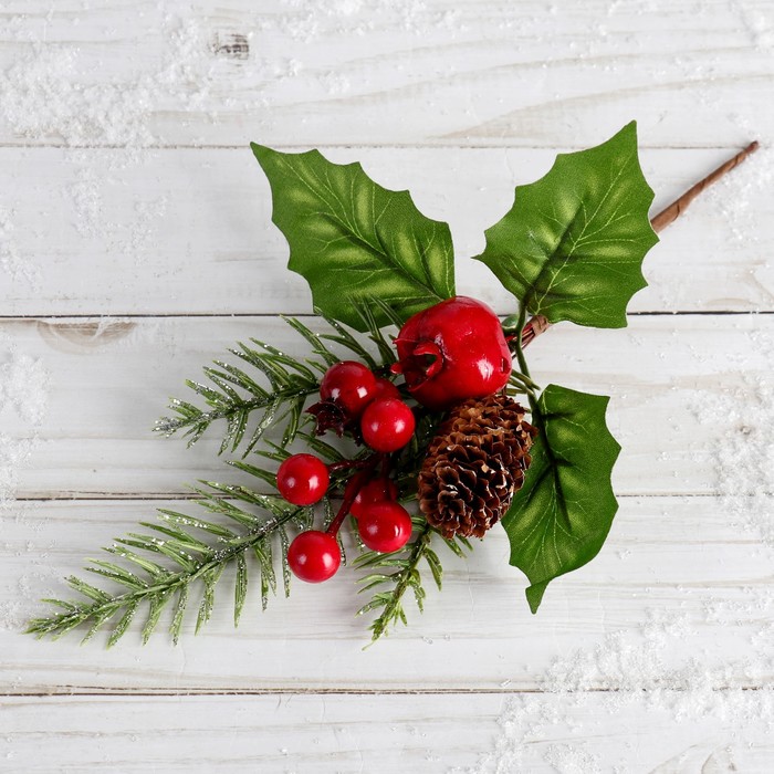 

Декор Зимнее очарование ягоды и шишка на хвое, 18 см