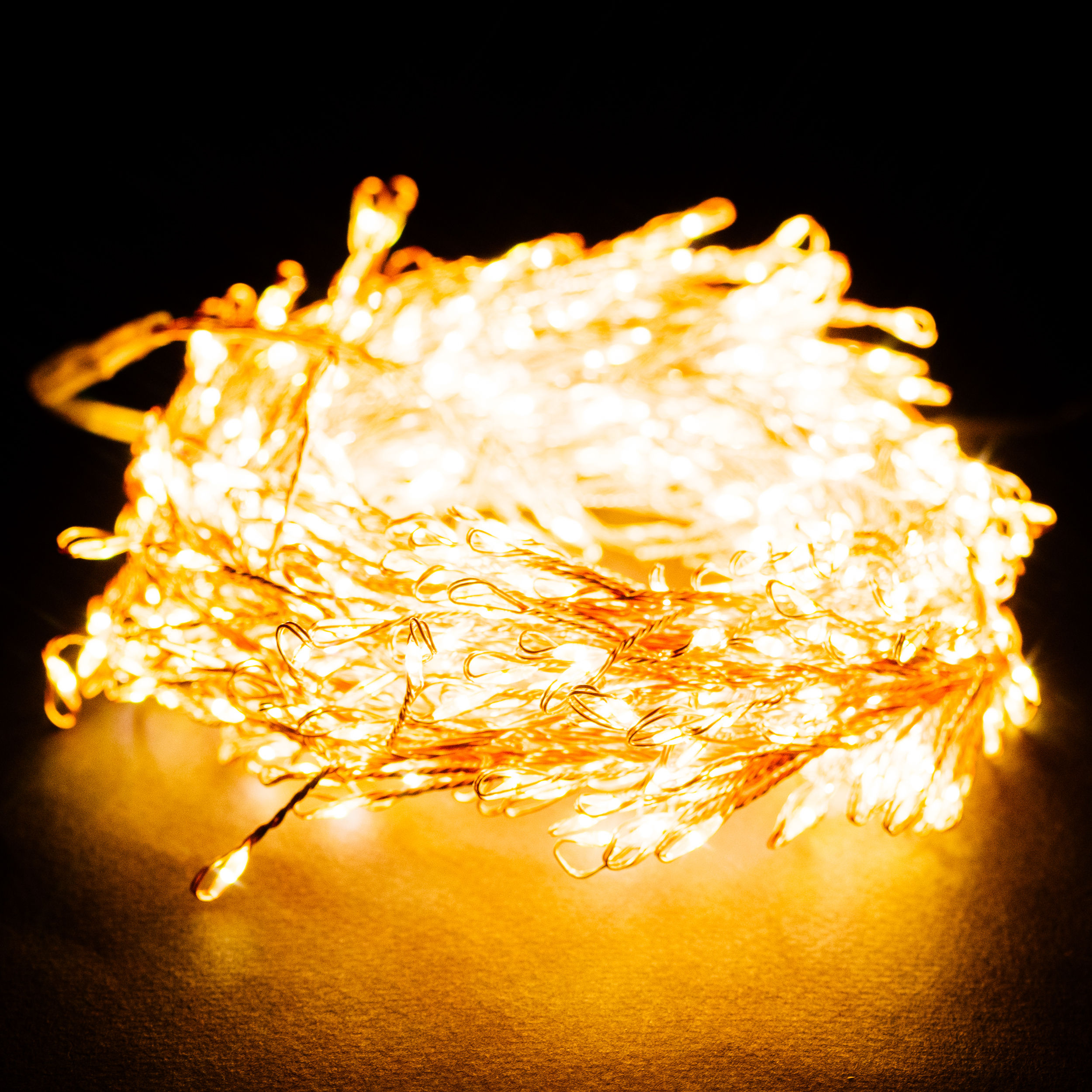 

Гирлянда кластер 240 LED теплый белый 2,4 м
