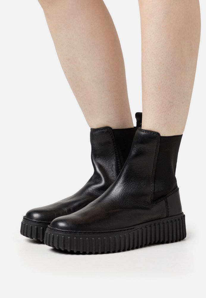 

Полусапоги женские Clarks CL111N0G8 черные 39.5 EU, Черный, CL111N0G8