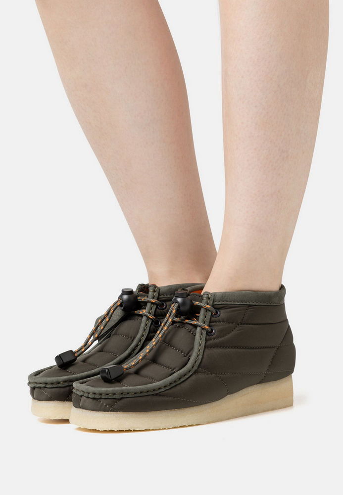 

Ботинки женские Clarks CL611N030 хаки 39.5 EU, CL611N030
