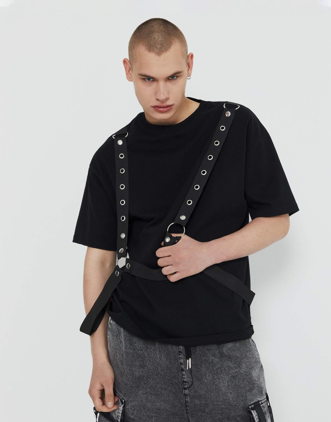 

Футболка для мальчика Gloria Jeans BKT015615 черный 16-18л/182, BKT015615