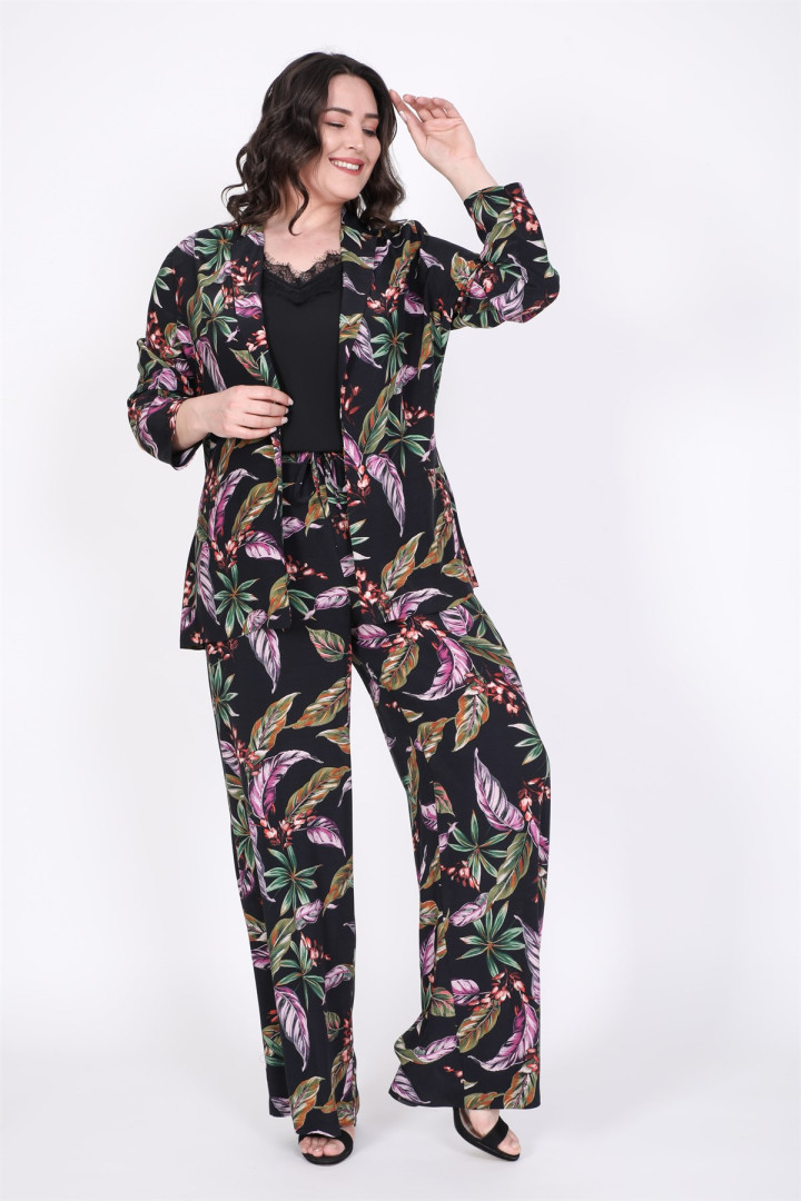 

Жакет женский My Line Moda 831 черный 44 RU (товары доставляются из-за рубежа), 831