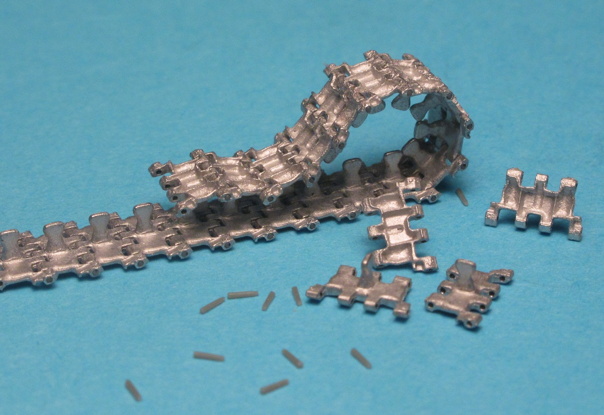 

MTL-35040 Tracks for BMD-1 / BMD-2