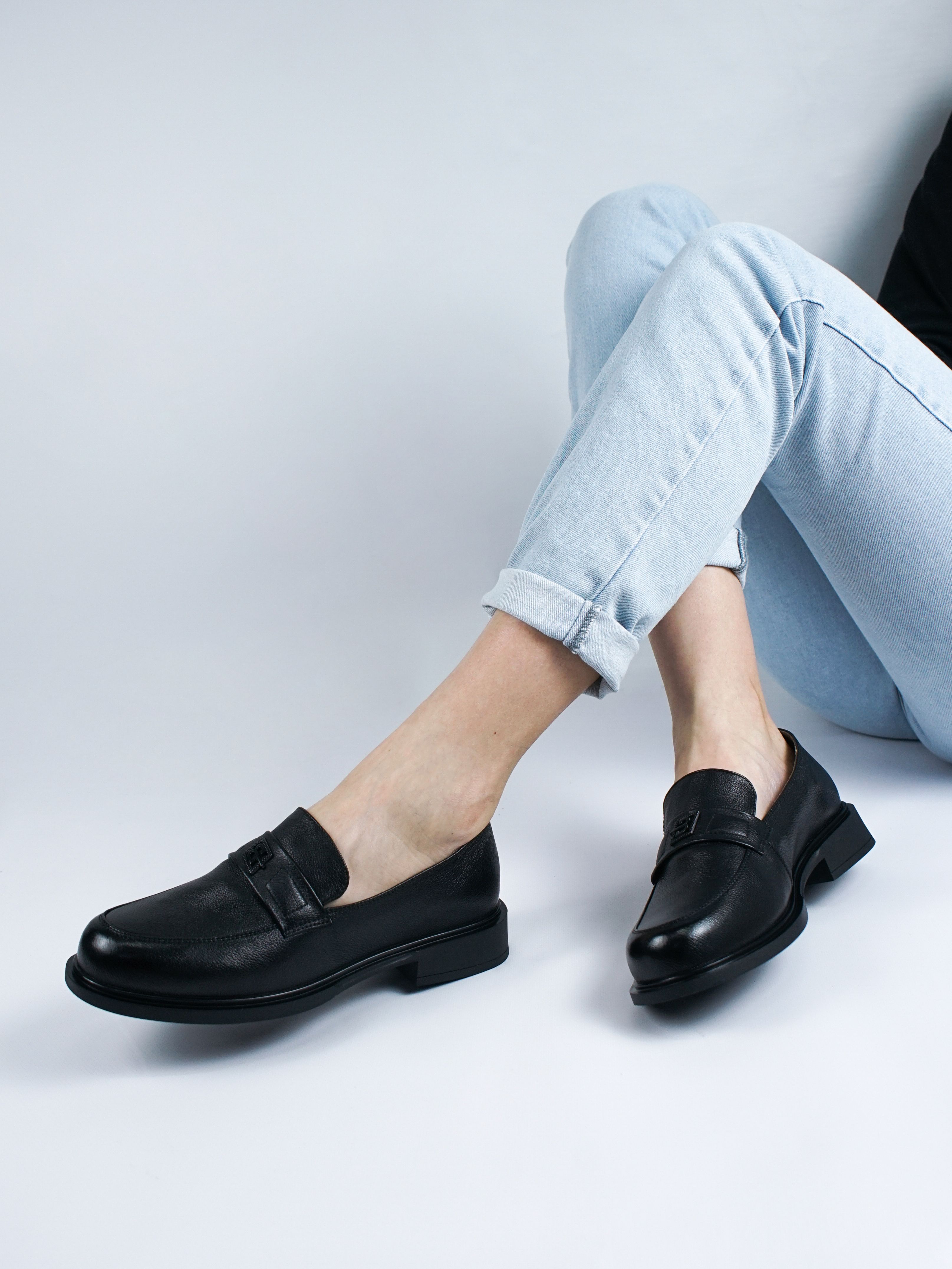

Лоферы женские 365 Shoes A626-N351-1 черные 36 RU, Черный, A626-N351-1